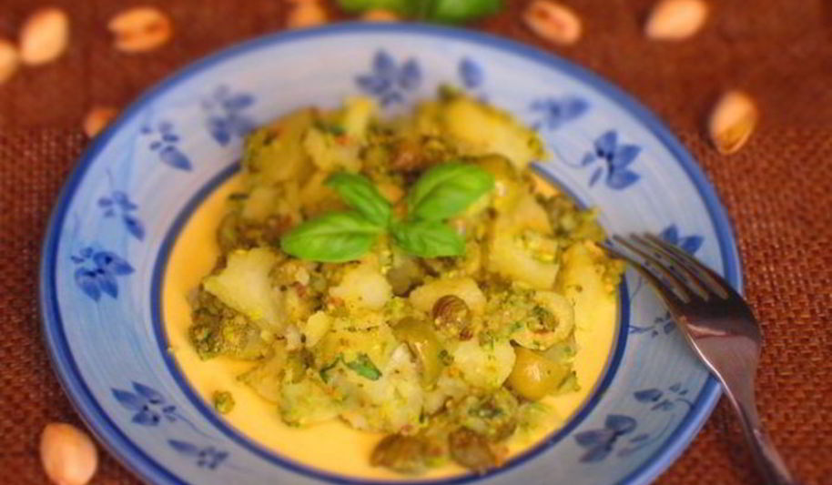Рецепт картофеля с оливками, фисташками и базиликом