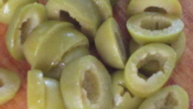 картофель с оливками, фисташками и базиликом