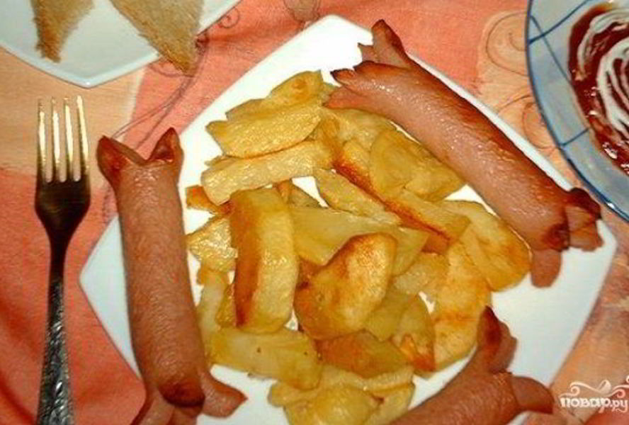 Картофель с сосисками в духовке