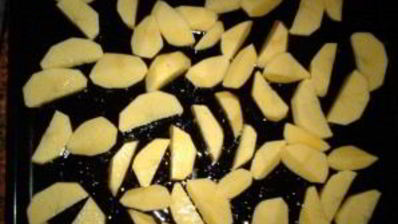 картофель с сосисками в духовке