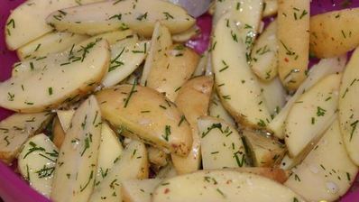 картофель с укропом и чесноком