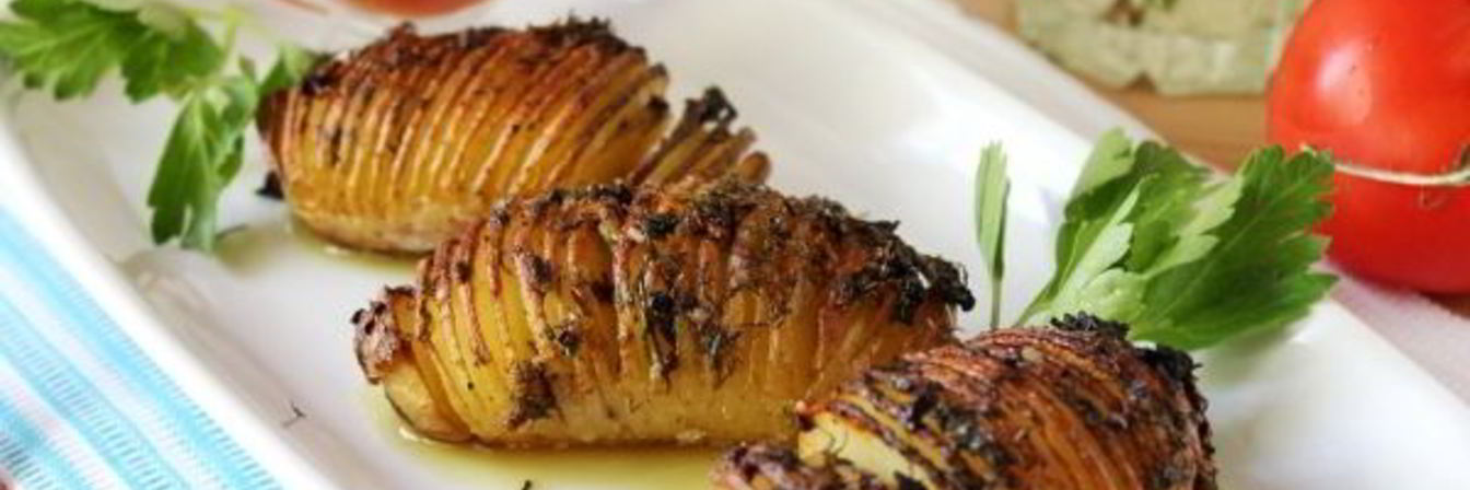 Картошка-гармошка с чесноком и укропом в духовке