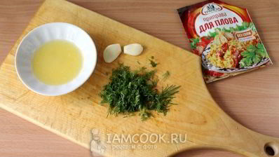 картошка-гармошка с чесноком и укропом в духовке