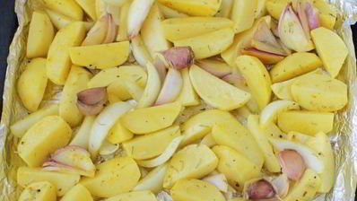 картошка с луком в духовке