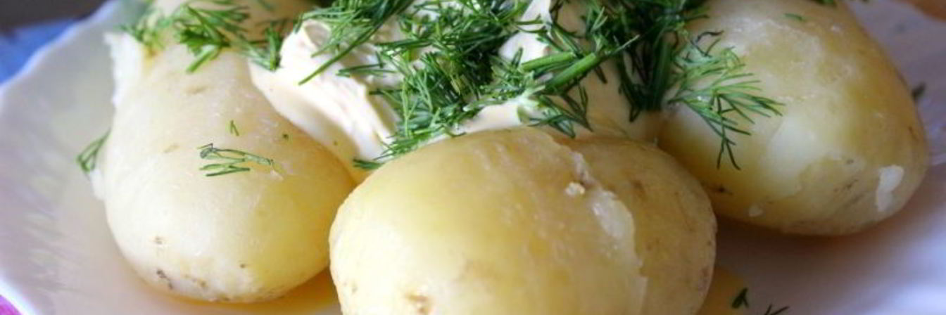 Молодой картофель со сметаной и зеленью
