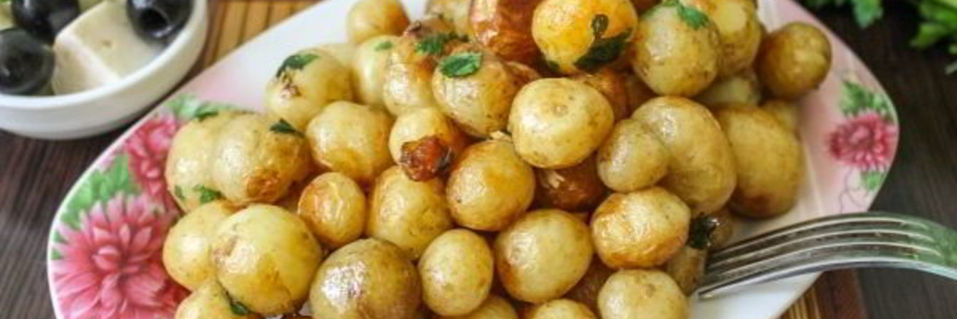 Обжаренный молодой картофель с петрушкой