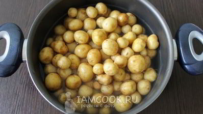 обжаренный молодой картофель с петрушкой