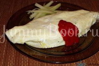 Омурайс — рис с курицей и томатами в яичной обертке