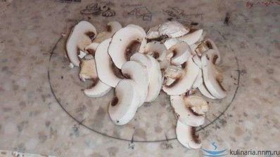 омурайс — рис с курицей и томатами в яичной обертке