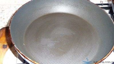 омурайс — рис с курицей и томатами в яичной обертке