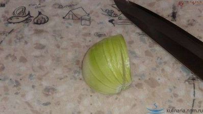 омурайс — рис с курицей и томатами в яичной обертке