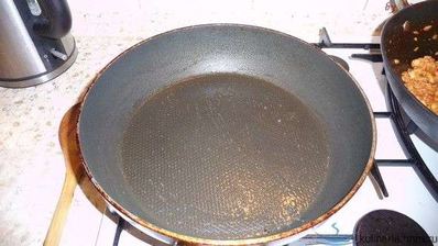 омурайс — рис с курицей и томатами в яичной обертке