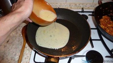 омурайс — рис с курицей и томатами в яичной обертке