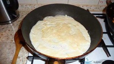 омурайс — рис с курицей и томатами в яичной обертке