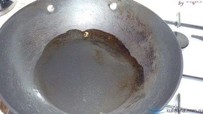 омурайс — рис с курицей и томатами в яичной обертке