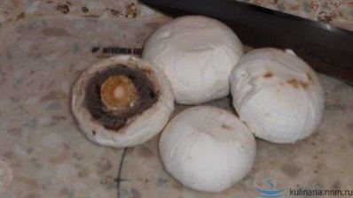 омурайс — рис с курицей и томатами в яичной обертке