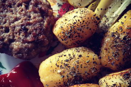 Отварной картофель с мясными ежиками