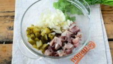 печеный картофель с селедочным соусом