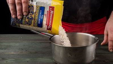 пикантный рис в воке