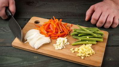 пикантный рис в воке