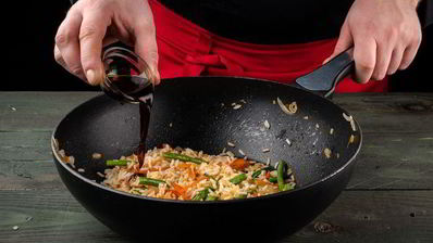 пикантный рис в воке