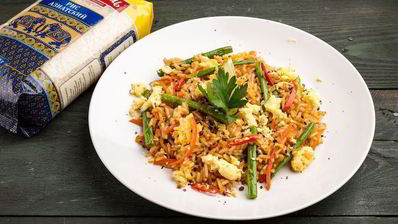 пикантный рис в воке