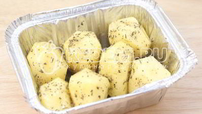 пряный картофель с салатом