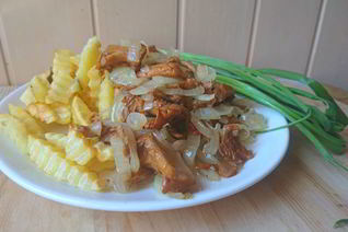 Рифленый картофель с лисичками