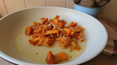 рифленый картофель с лисичками