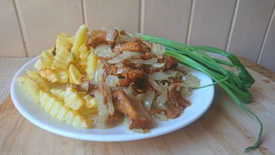 рифленый картофель с лисичками