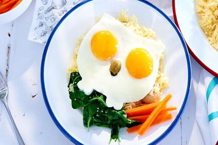 Рис с индейкой и жаренным яйцом