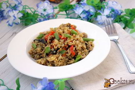 Рис с мясным фаршем и баклажанами