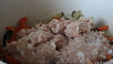 рис с мясным фаршем и баклажанами