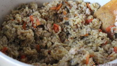 рис с мясным фаршем и баклажанами