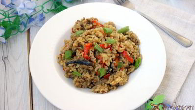 рис с мясным фаршем и баклажанами