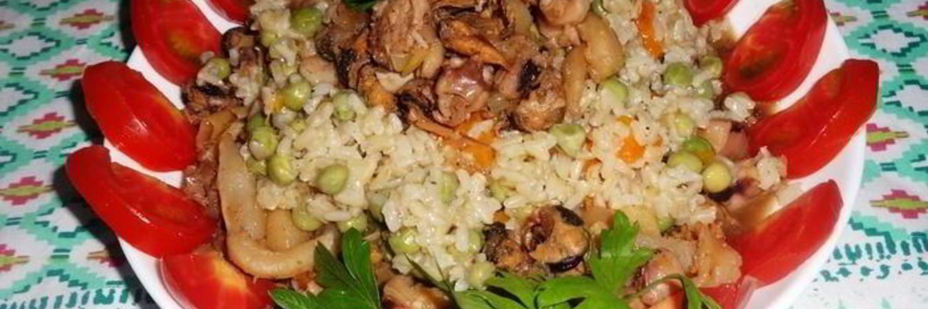 Рис с овощами и морским коктейлем