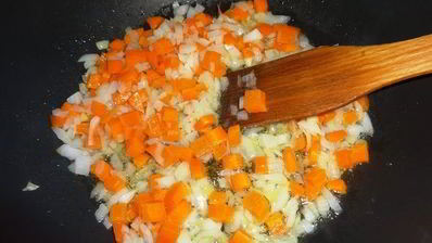 рис с овощами и морским коктейлем