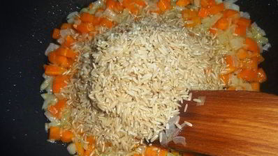 рис с овощами и морским коктейлем