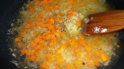 рис с овощами и морским коктейлем