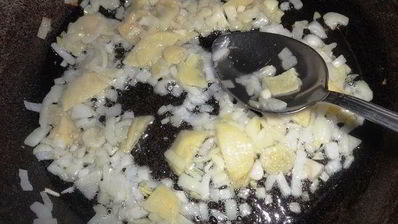 рис с овощами и морским коктейлем