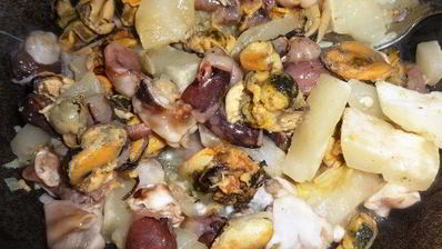 рис с овощами и морским коктейлем