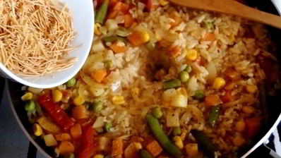 рис с овощами и вермишелью