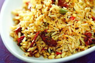 Рис с перцем и вялеными помидорами