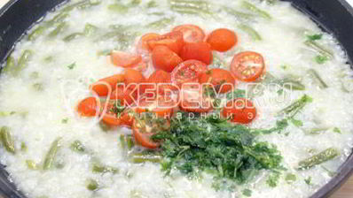 рис с стручковой фасолью и овощами