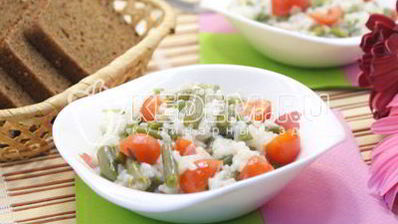 рис с стручковой фасолью и овощами