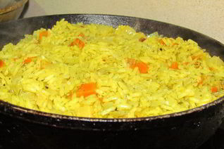 Рис в сковородке