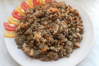 Зеленая чечевица с курицей