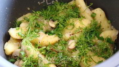 жареная картошка с грибами в мультиварке