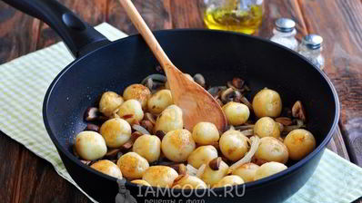 жареная картошка с колбасой