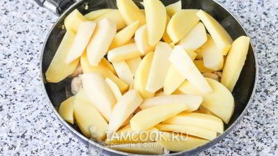 жареная картошка с курицей